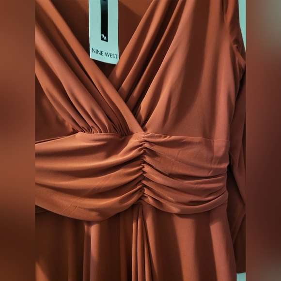 NWT Nine West Ruffled Dark Russet Ruched Dress - Picture 4 of 9